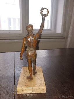 Bronzová soška antický vítěz - 4