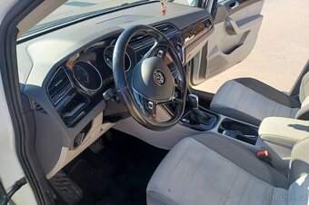 Volkswagen Touran - 4