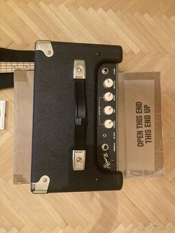 Basová kytara Fender a kombo Fender Rumble 15 - 4