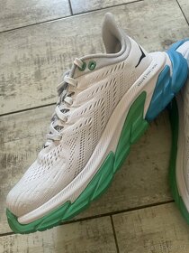 TENISKY HOKA W CLIFTON EDGE, VEL. 36 2/3 - 4