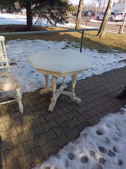 Starý dobový nábytek. - 4