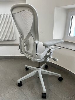 kancelářská židle Herman Miller Aeron Mineral - 4