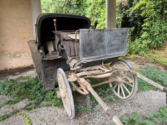 Historický dřevěný kočár (rok 1900) - 4