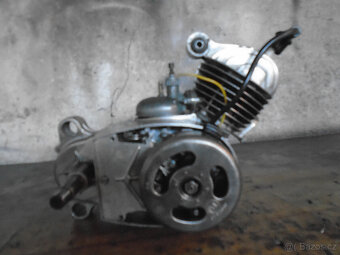Prodám světlo a motor na Stadiona S11 po GO - 4