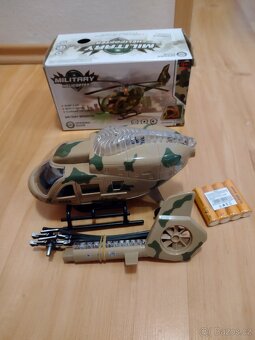 Vojenský vrtulník - nový - 4