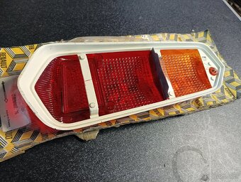 Renault R16- nový kryt zadního světla - 4