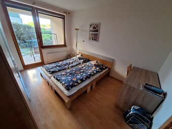 Pronájem bytu 2+kk s terasou a předzahrádkou - 4