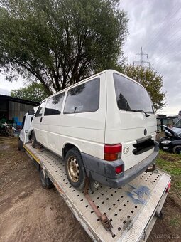 Utopená Volkswagenu caravella na díly - 4
