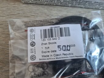 NOVÝ Znak na kryt motoru Octavia, Fabia ORIGINÁL - 4