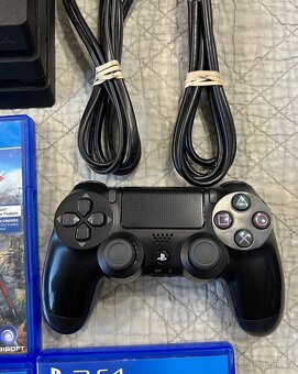 PS4 PRO 1TB - 4