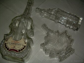 láhve 0,5l a 1lt s uzávěrem, plucky (placatky) 0,2l - 4