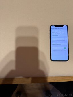 iPhone XS 64 GB Vesmírně šedý - 4