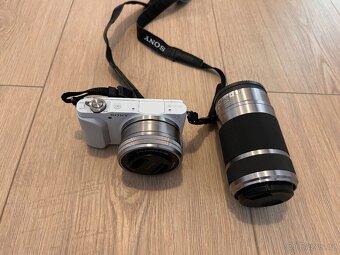 Sony Nex-3N + 2 objektivy + příslušenství - 4