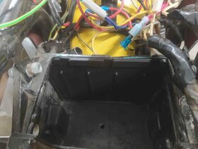 ČZ 125/488 (175/487) - přepážka baterka zadní blatník - 4