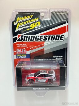 Modely 1:64 Johnny Lightning - 4