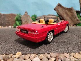 prodám model 1:18 alfa romeo spider 1986 - 4