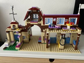 Lego Friends 41126 Jezdecký klub v Heartlake - 4