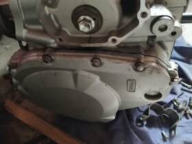 Motor a jeho části Bandit 650 Suzuki - 4