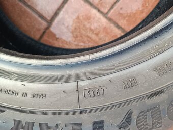 215/65 R16C Goodyear - 4