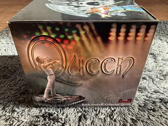Sběratelská socha Queen Freddie Mercury Rock Iconz® - 4