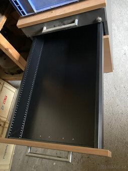 Skříňka se zásuvkami na kolečkách, kontejner 600 kč - 4