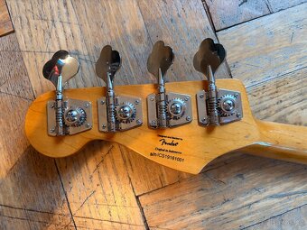 Squier Jazz Bass - 4