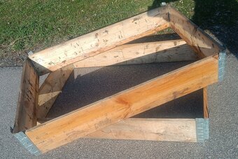 VYVÝŠENÝ ZÁHON - 4