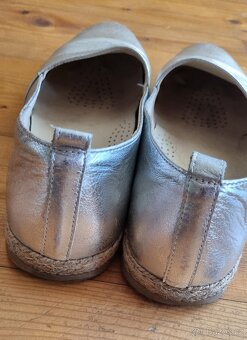 Dámské kožené stříbrné slip on boty - 4
