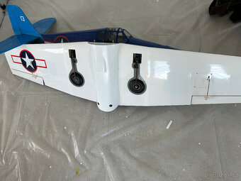 RC model letadla Hangar 9 F6F Hellcat se žhavícím motorem - 4