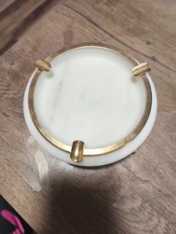 Mramorový popelník. - 4