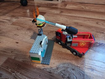 Lego city hasiči se stříkačkou - 4