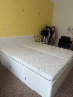 Manželská postel 180x200 cm s osvětlením a úložným prostorem - 4