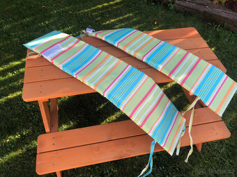 Dětský dřevěný zahradní stůl s lavičkami - 4