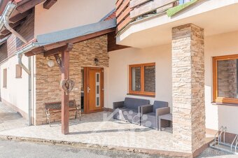 Prodej rodinného domu 415 m2, pozemek 1105 m2 - Valašská Pol - 4