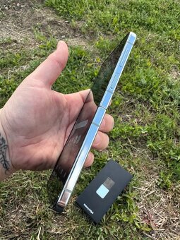 Samsung galaxy Z flip5 - 4