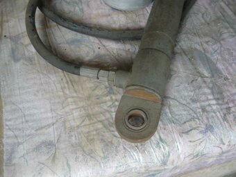Ruční hydraulická pumpa s pístnici. - 4
