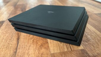 Playstation 4 Pro 1TB (CUH-7216B) černá - 4