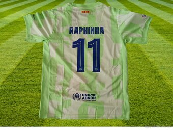 Raphinha zelený dres FCB - 4