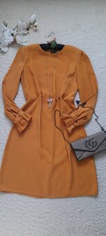 M&S elegantní hořčicové šaty - 4