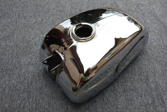 Jawa 250,350 Californian, Jawa 250 typ 590 - nádrž - 4