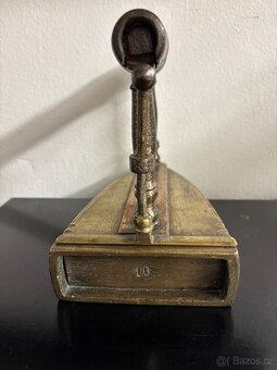 Mosazná žehlička Biedermeier - 4