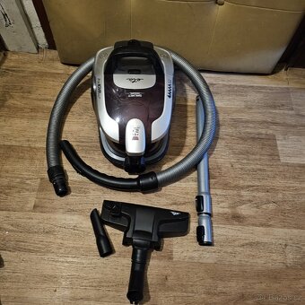 Bezsackovy vysavač ETA - 4