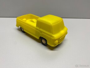 autíčko igra barkas staré hračky igra žluté autíčko retro - 4