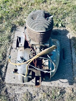 Motor nejspíše Velorex - 4