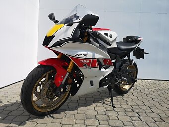 Yamaha YZF-R7 60th r.v.2022, nové v ČR, najeto jen 6.815 km - 4