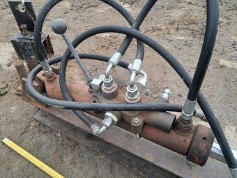 Hydraulická štípačka na dřevo - 4