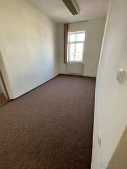 Byt 2+1 45 m po rekonstrukci - nezařízený - jen kuch. linka - 4