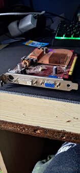 Různé grafické karty - 4