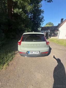 Volvo XC 40 , benzín 2,0 -145 kw 2023 - 4