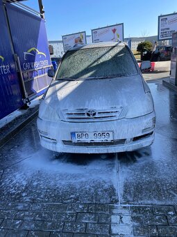 Toyota Avensis Verso-7 místní - 4